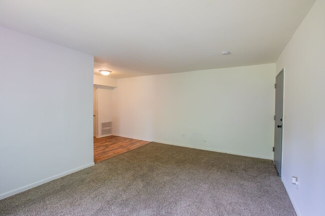 Foto del edificio - Charming 2 BR/1 BA Condo in Barry Farm!