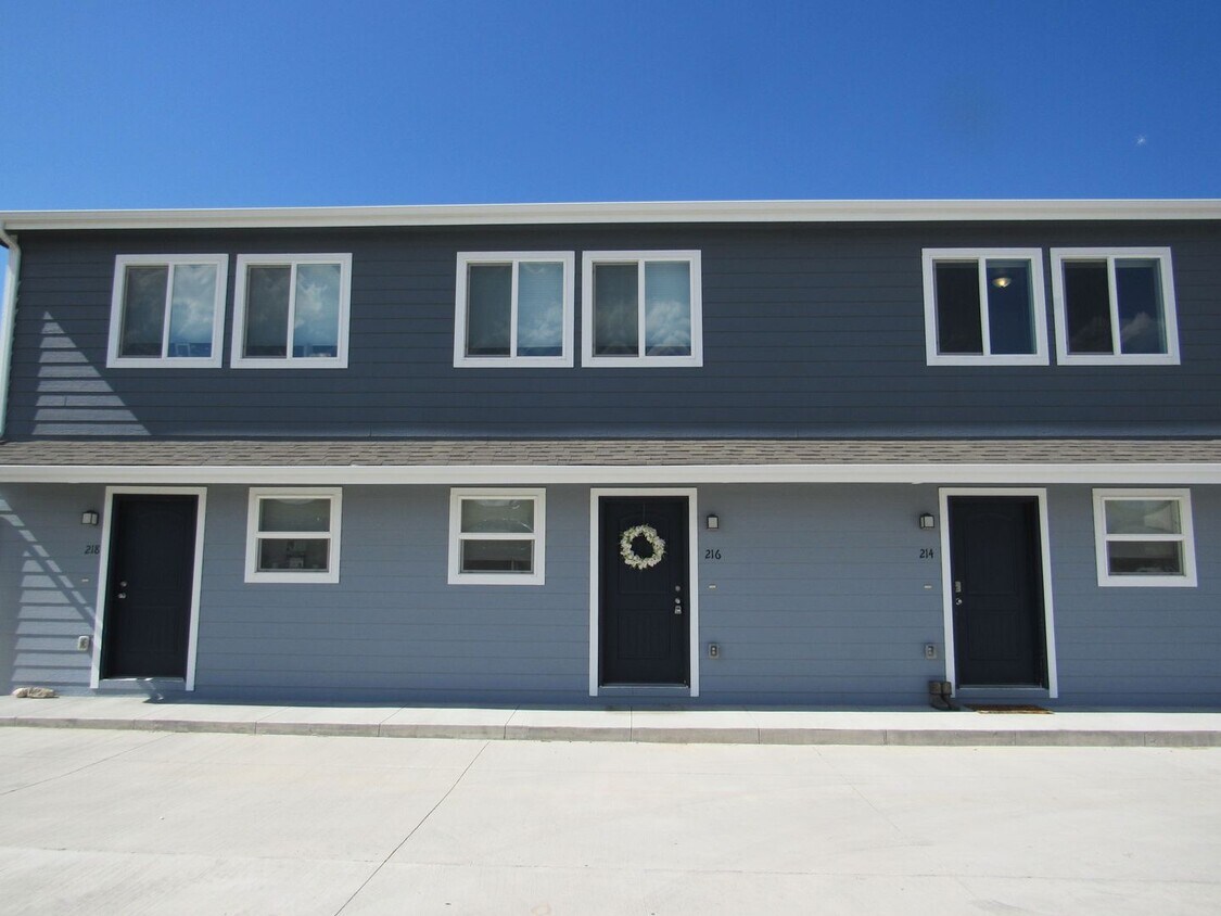 Primary Photo - Newer Westside Townhouse