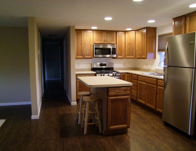 kitchen/dining area - 407 N Morgan St