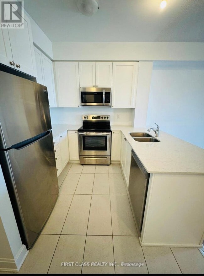 Building Photo - 50-450 Lakebreeze Dr