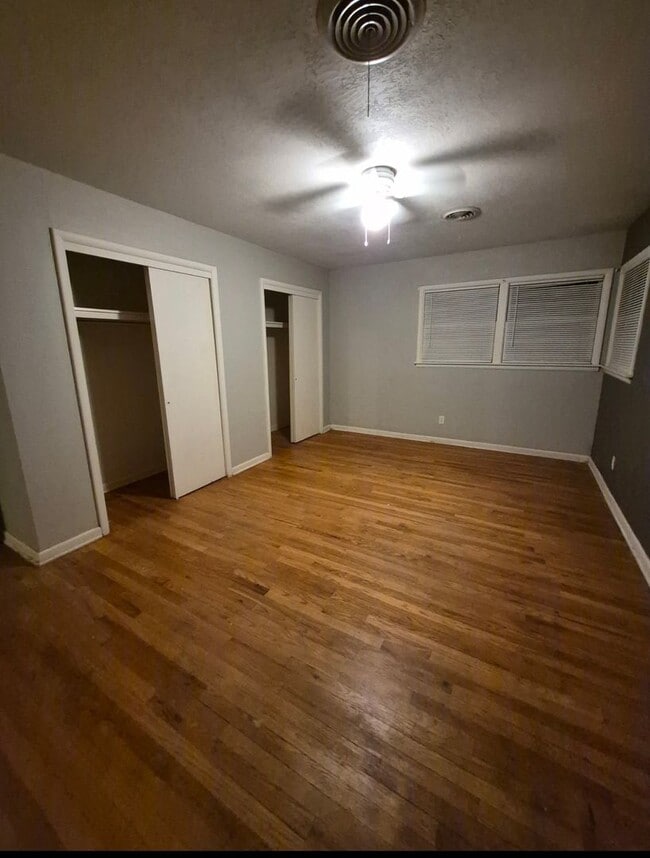 Building Photo - 3/1 1/2/1 With CH/A located close to THS school