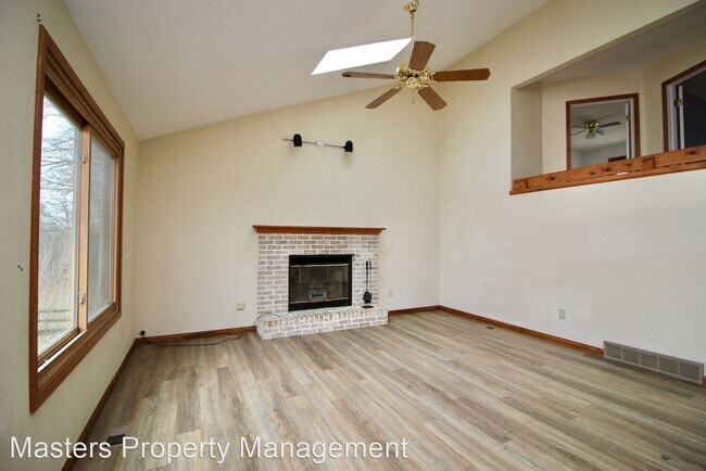 Building Photo - 3 br, 2.5 bath House - 1571 Indian Creek Dr
