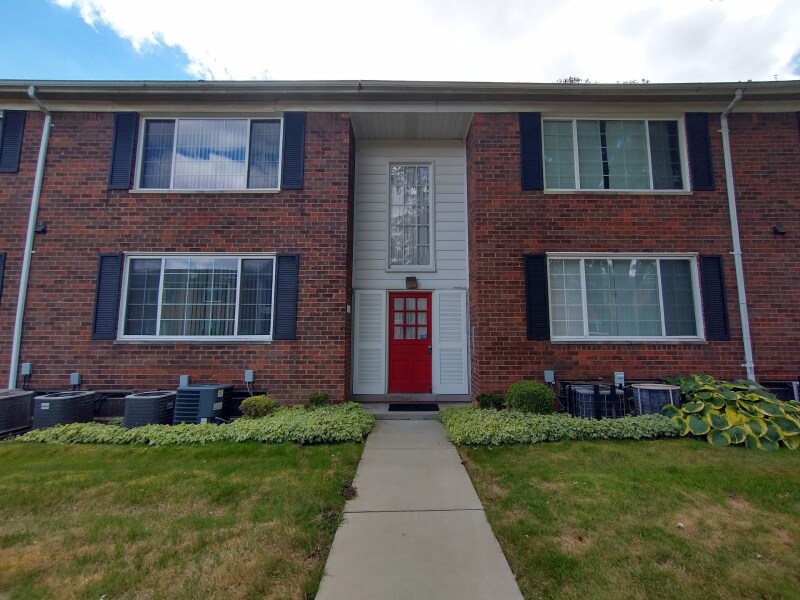 Primary Photo - 25336 Shiawassee Cir