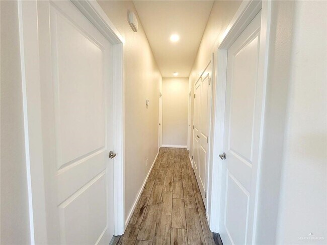 Building Photo - 5704 Sandpiper Ave