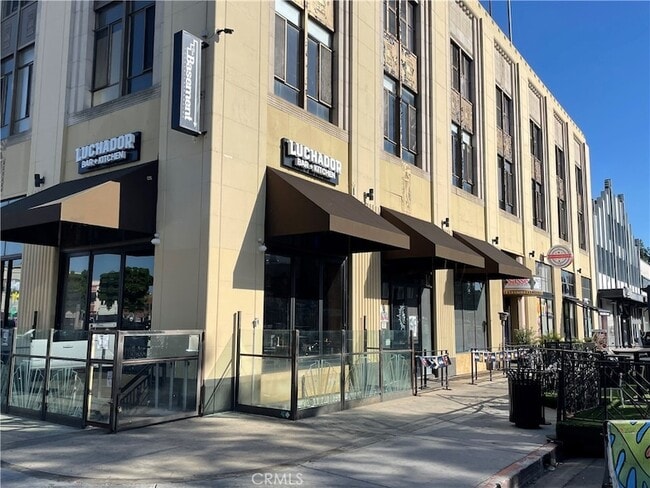Foto del edificio - 101 W Mission Blvd