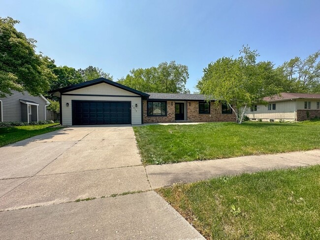 Building Photo - 3419 Taft Ave