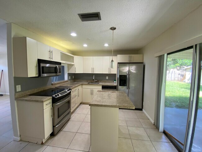 Building Photo - 6956 Athena Dr