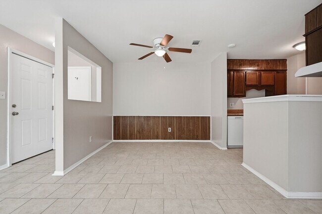 Foto del edificio - 8160 Stonebrook Dr