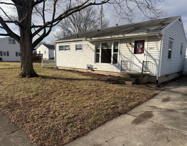 Building Photo - 507 Maplewood Dr