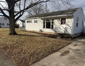 Building Photo - 507 Maplewood Dr