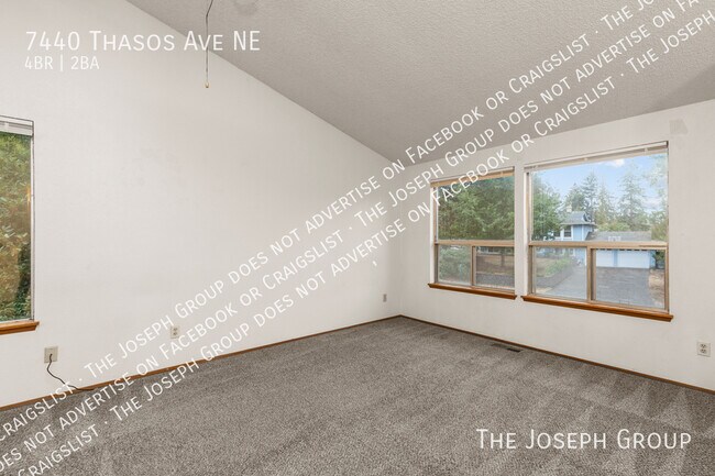 Foto del edificio - 7440 Thasos Ave NE