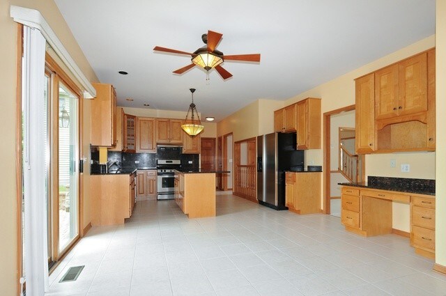 Building Photo - 715 Crestview Dr