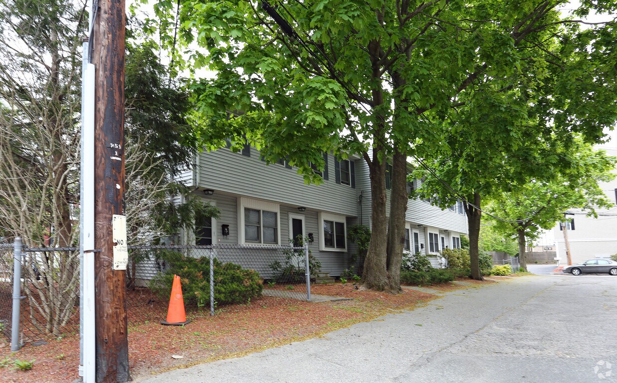 Building Photo - 11 Middle Street Ct