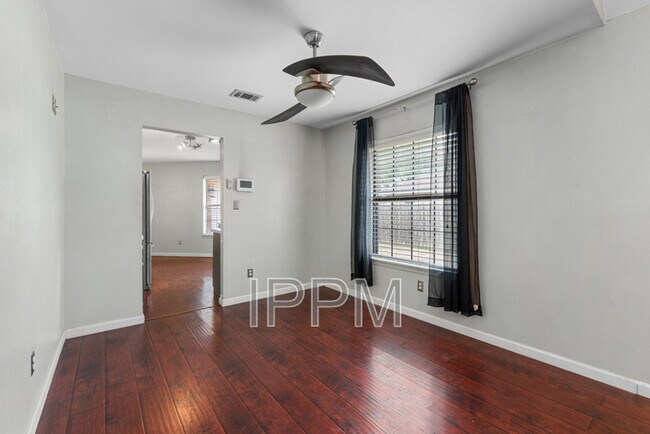 Foto del edificio - 5233 Clearview Dr