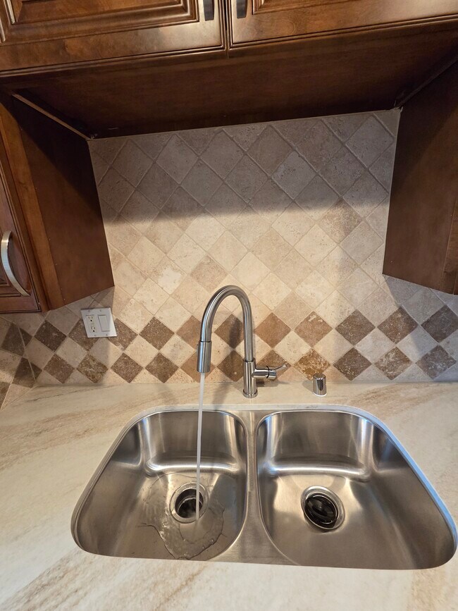 Kitchen - 18645 Hatteras St