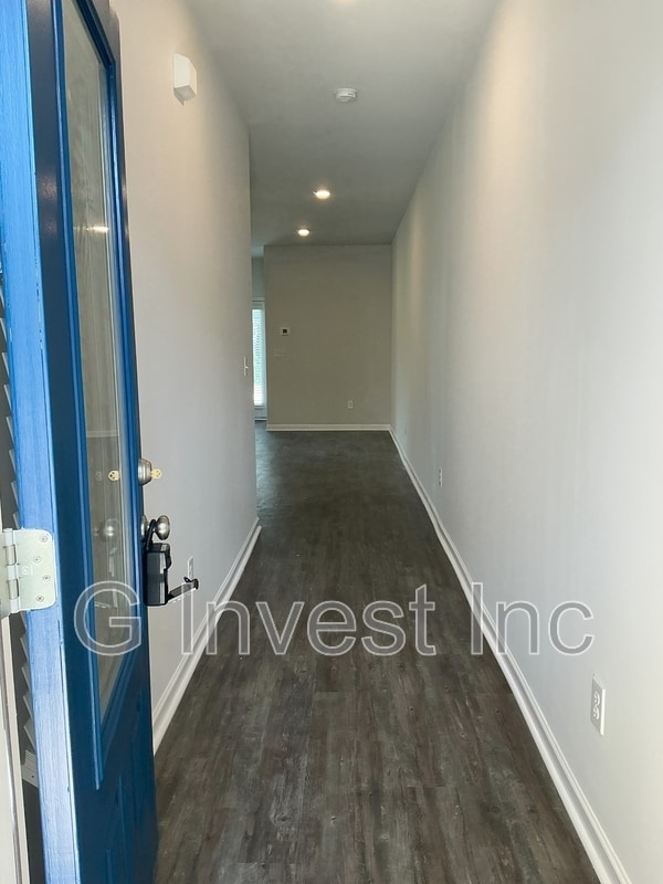 Building Photo - 7484 Knoll Hollow Rd