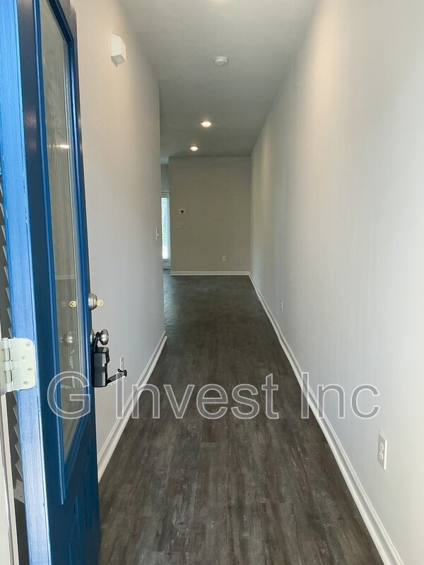 Foto del edificio - 7484 Knoll Hollow Rd