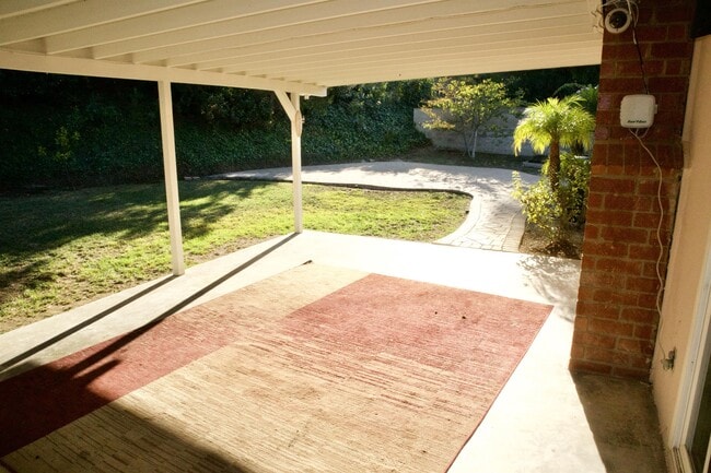 Building Photo - 26665 Whitehorn Dr
