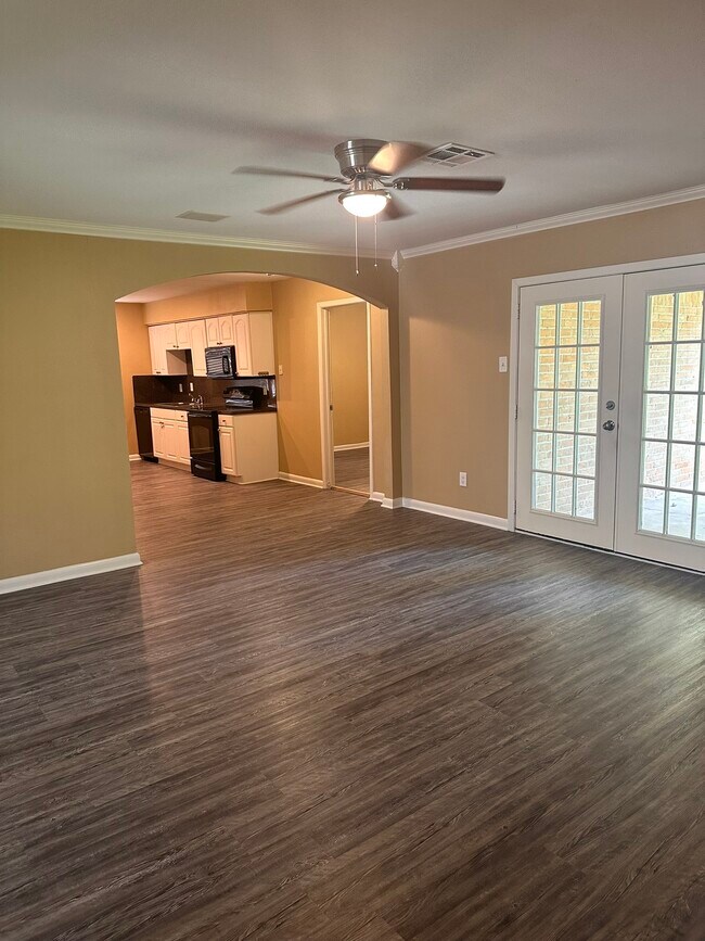 Foto del edificio - 5830 Effingham Dr