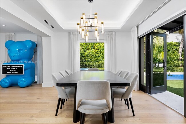 Foto del edificio - 1221 W 48th St