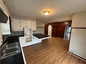 Building Photo - 1224 Tulip St