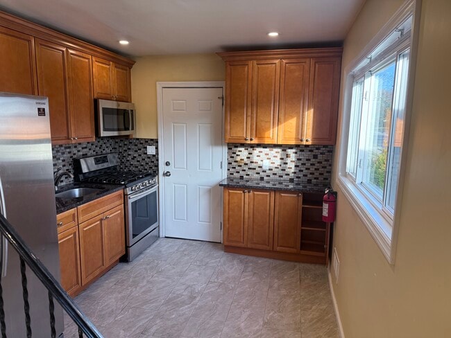 Foto del edificio - 21 Bellport Pl