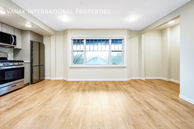Building Photo - Luxury Rebuilt 4-Bedroom Upper-Level Suite...