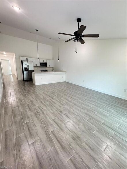 Foto del edificio - 851 Bedford Dr