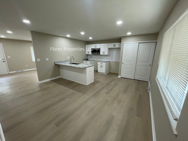 Building Photo - 2561 Milverton Way