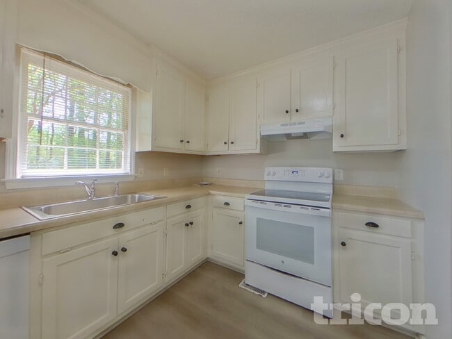 Foto del edificio - 5450 Bridle Dr