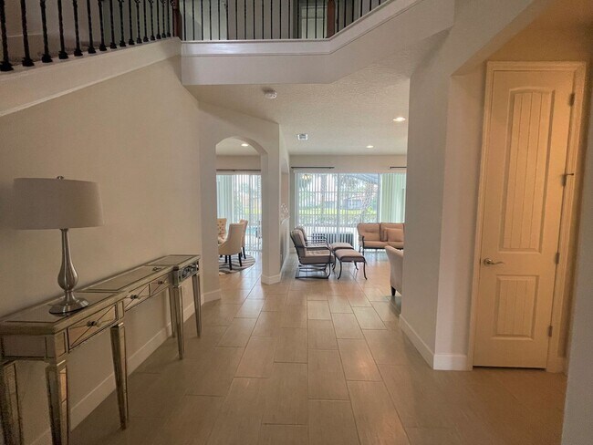 Building Photo - The perfect home waiting for you! FULLY FURNISHED!!
