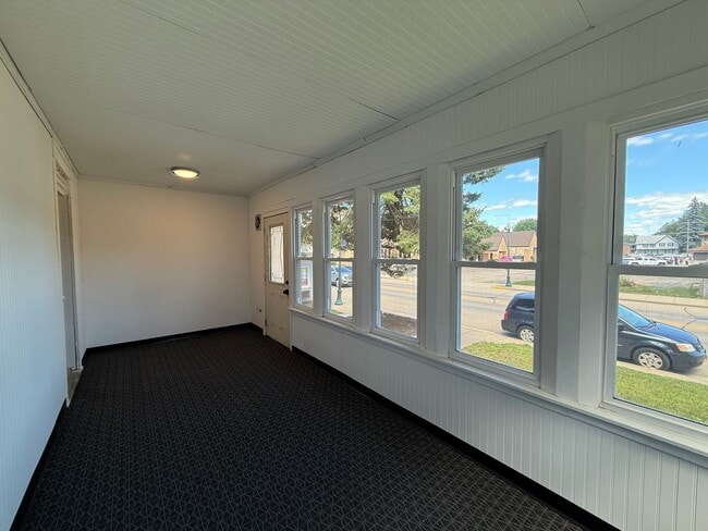 Building Photo - 5 Bed 2 Bath Single Family Home- Shawano Wi