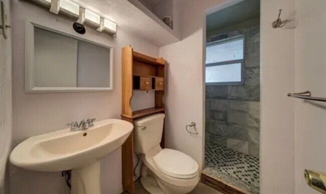 Foto del edificio - 6773 Dale Rd