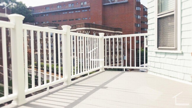 Building Photo - Available now - Brighton 3 bed