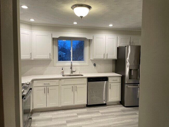 Kitchen - 87 Shalimar Dr