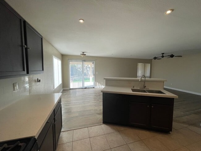 Foto del edificio - 5227 Joshua Jose St