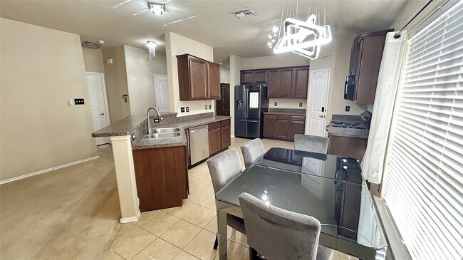 Building Photo - 609 Rain Lily Dr