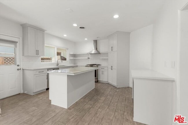 Building Photo - 262 MacDonald St