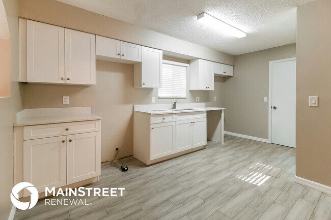 Foto del edificio - 2409 Oak Hollow Dr