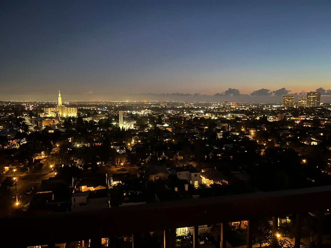 Twinkling Night View - 10750 Wilshire Blvd