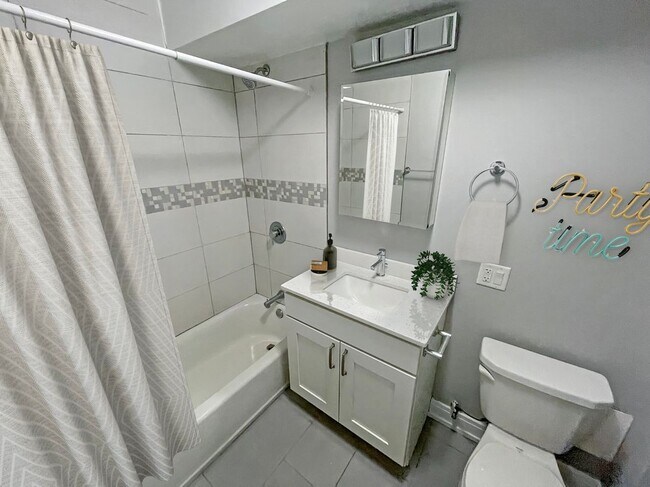 Foto del edificio - 5650 N Sheridan Rd