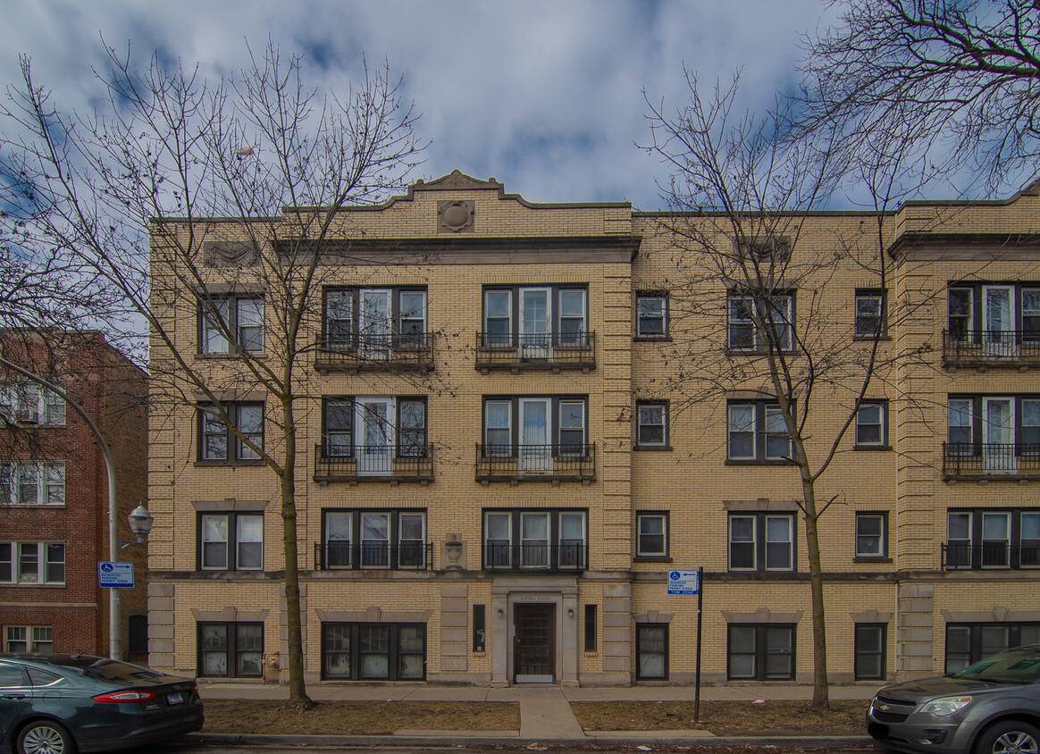 Foto principal - 6456 N Damen Ave
