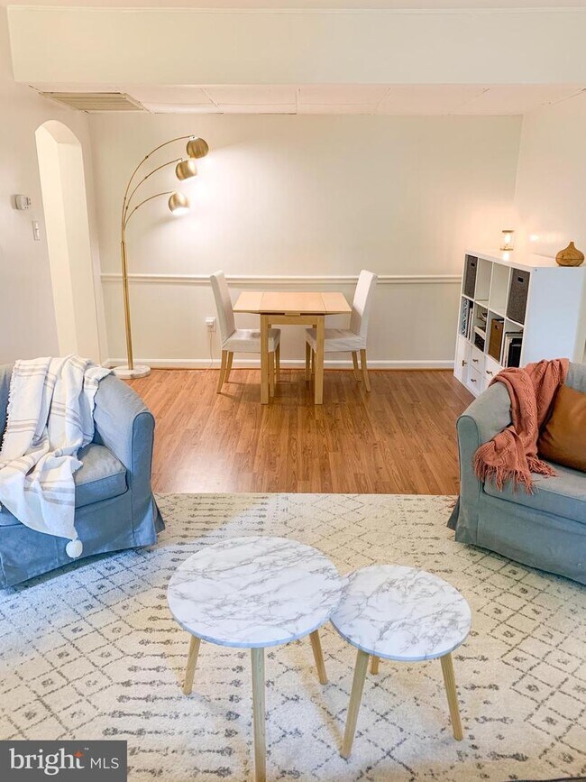 Foto del edificio - 1723 N Troy St