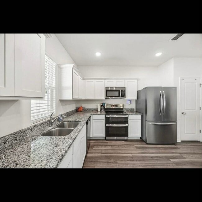 Building Photo - 548 Tillage Ct