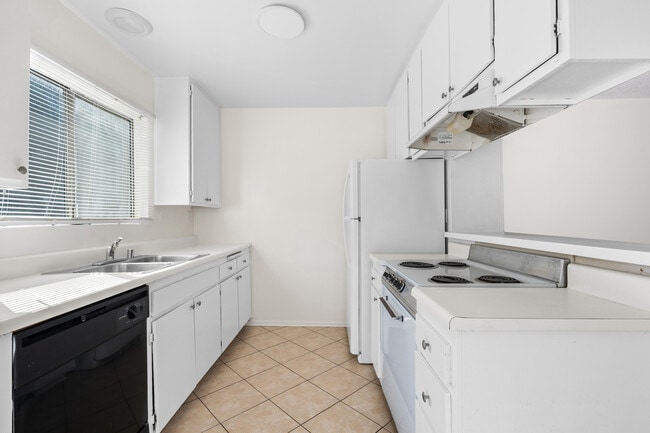 Building Photo - 1011 N Palm Ave