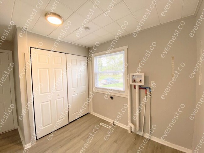 Building Photo - 33116 Armada Ct