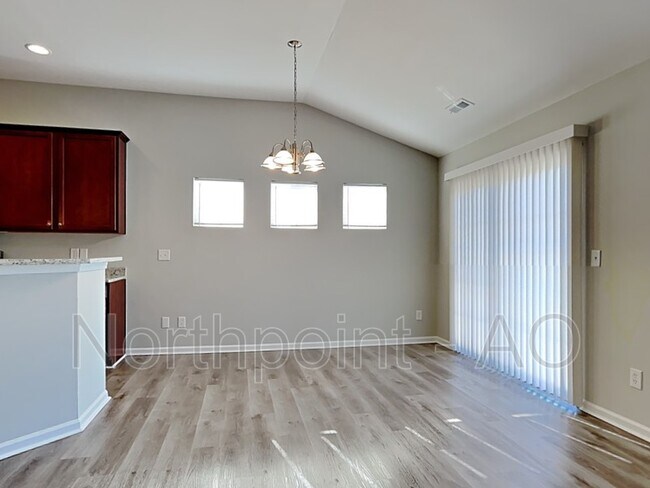 Building Photo - 4406 Wolf Run Dr