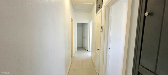 Building Photo - 3 br, 1 bath Triplex - 318 N 7th St Apt C