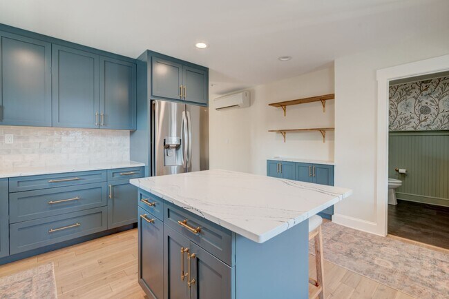 Foto del edificio - 705 Haller St NE
