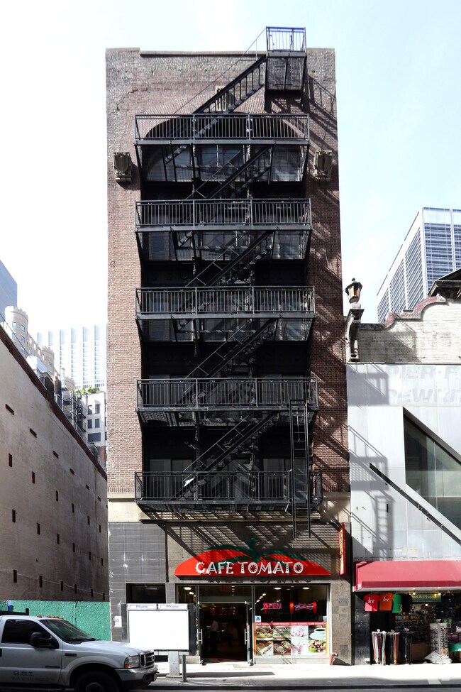 Building Photo - 142 Fulton St